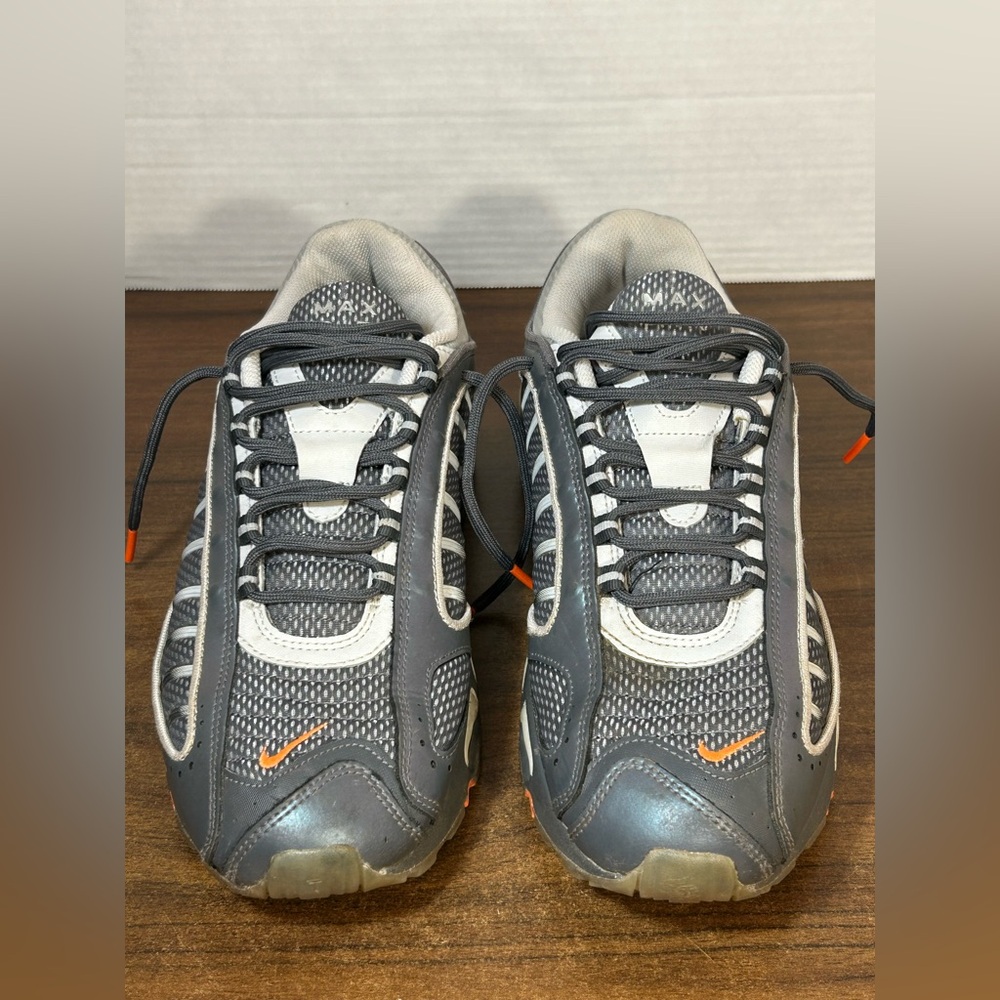 Nike Men's Size 10 Tailwind 4 Dark Grey Total Orange Athletic Running Shoes - Picture 2 of 8